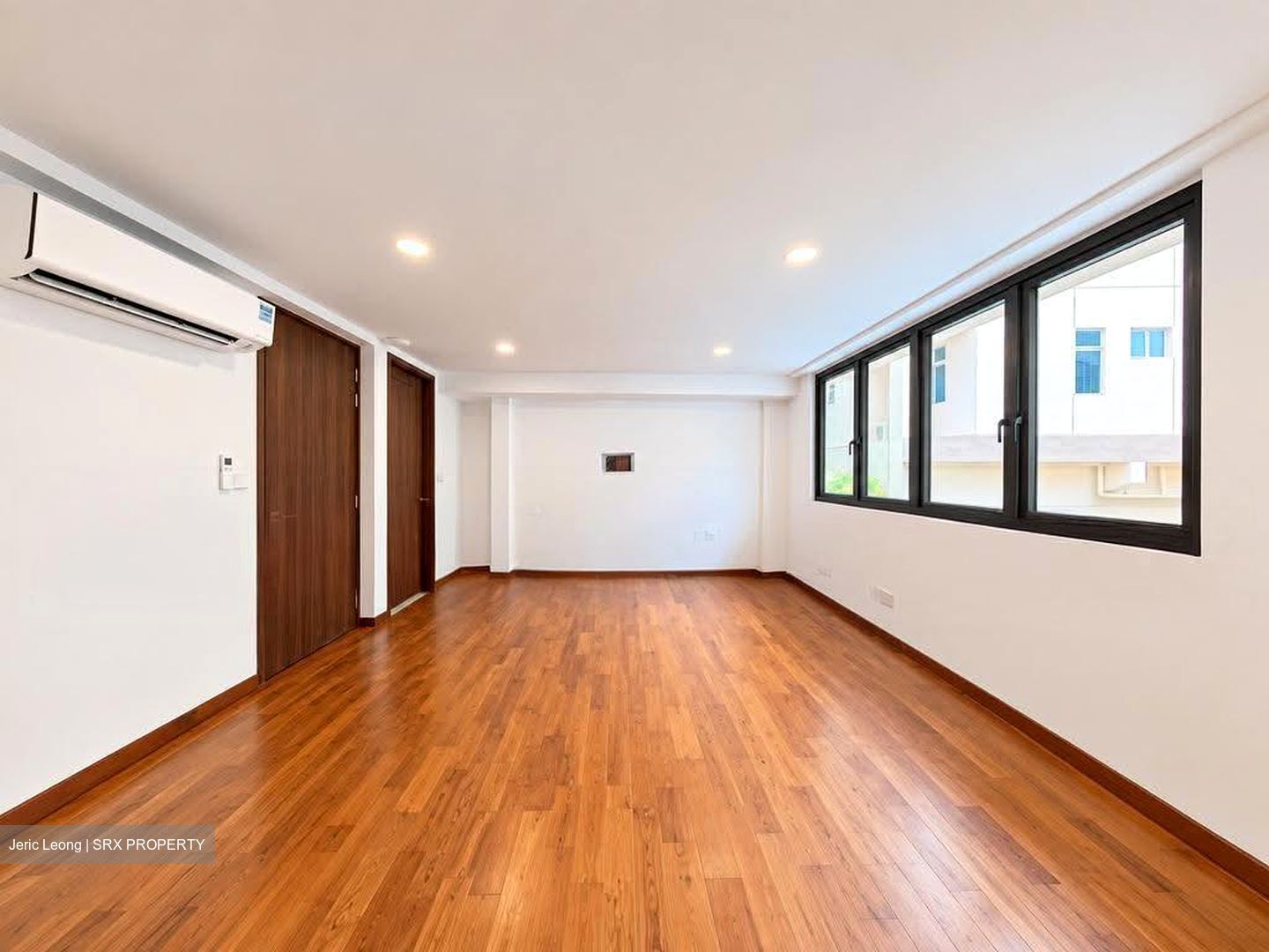 Duke's Road (D10), Semi-Detached #636911631